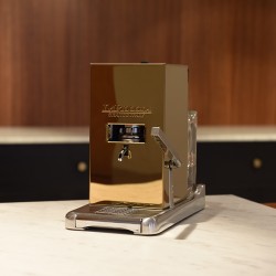 La Piccola Gold inkl Sommelierbox med 81 kaffepods och två espressokoppar.