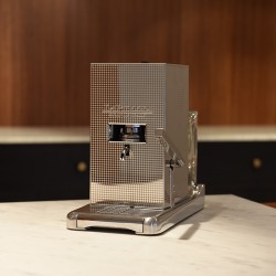 La Piccola Perla inkl Sommelierbox med 81 kaffepods och två espressokoppar.